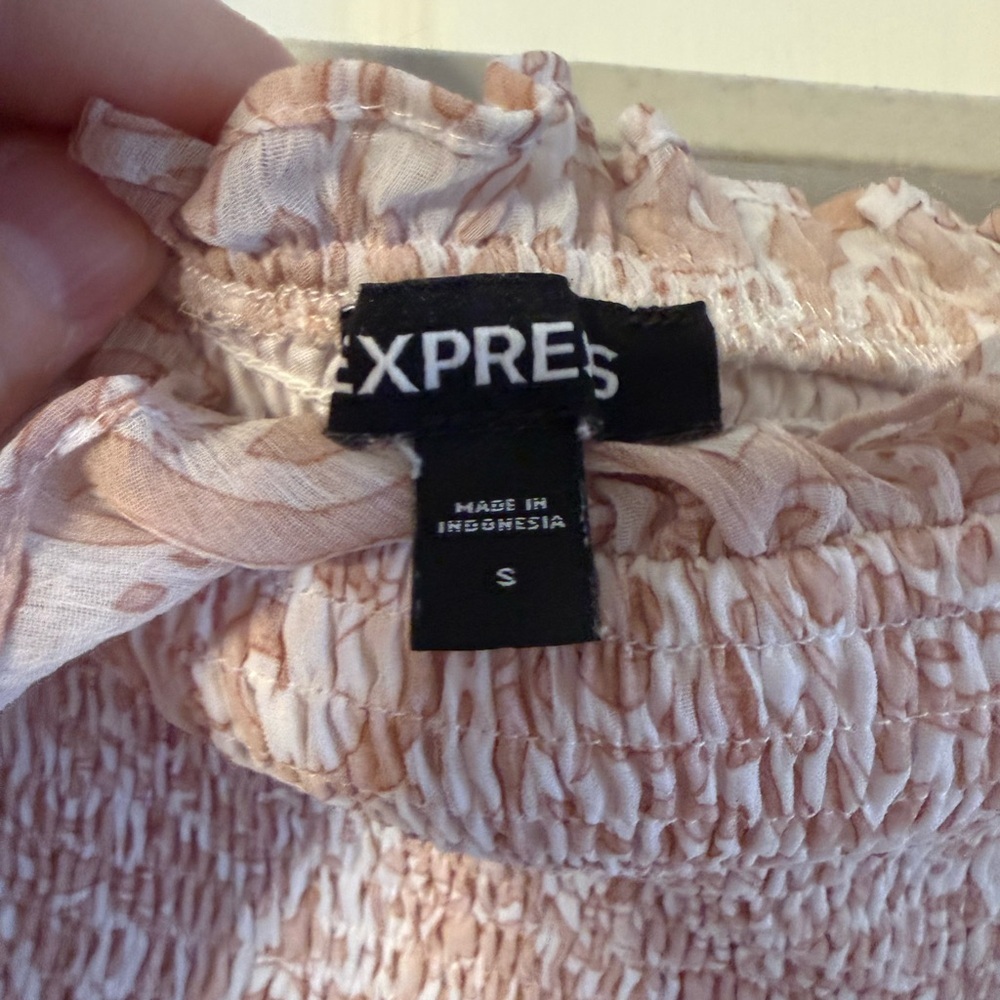 Express Blush Paisley Off-Shoulder Blouse - Picture 3 of 7